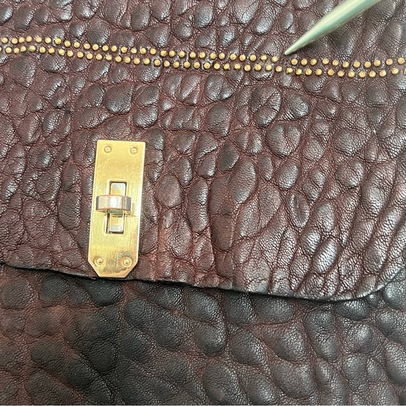 Quyenn Gia Cross Body Chocolate Leather Messenger Bag - Picture 8 of 8